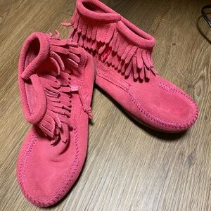 Minnetonka suede double fringe pink boots.
